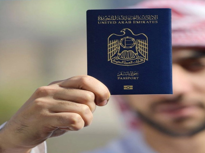 جواز السفر الإماراتي يحتل المركز الأول عالميًا.. ومحمد بن راشد يعلق